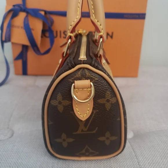 LV 2022 Nano Speedy model w/ detachable strap - Picture 6 of 16